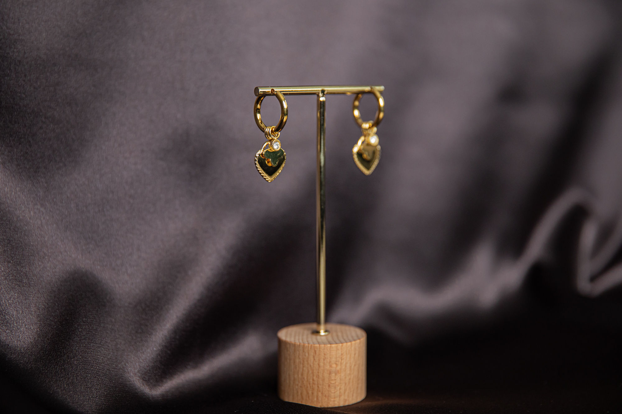 oorbellen-djolie-goud-met-hart-sieraden-and-more-nijmegen-groesbeek